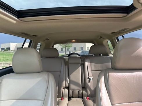 Used 2012 Toyota Highlander Limited w/ Tow Pkg image 12