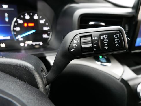 Used 2020 Ford Explorer XLT w/ Comfort Package AWD/4WD image 29