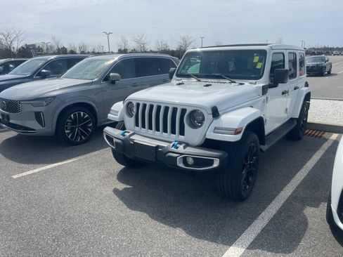 Used 2023 Jeep Wrangler Sahara image 3