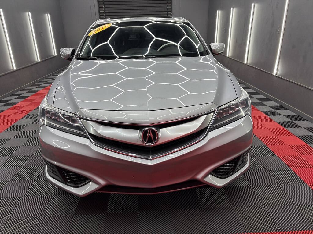 Used 2018 Acura ILX w/ Premium Package FWD image 2