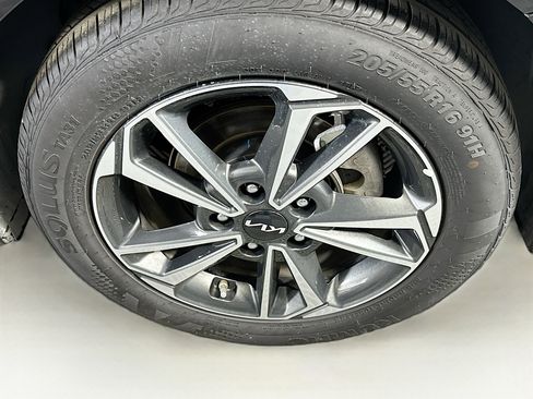 Used 2024 Kia Forte LXS image 11