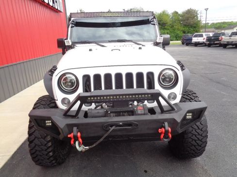 Used 2016 Jeep Wrangler Unlimited Sahara AWD/4WD image 11