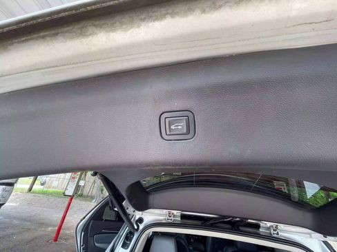 Used 2020 Buick Enclave Essence image 25