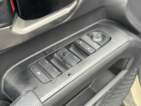 Used 2025 Toyota Tacoma Limited AWD/4WD image 23