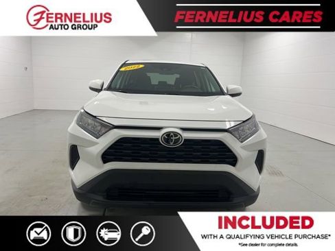 Used 2022 Toyota RAV4 LE image 2