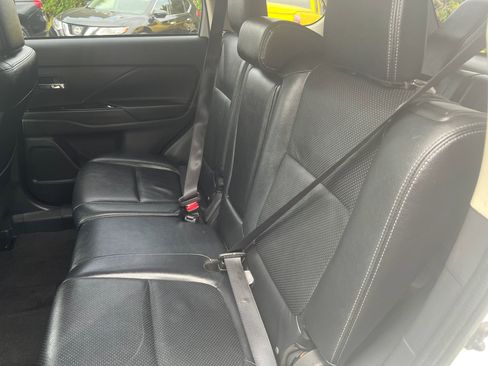 Used 2016 Mitsubishi Outlander SEL image 22