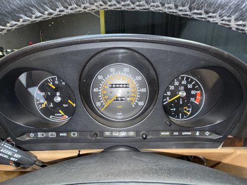 Used 1987 Mercedes-Benz 560 SL image 3