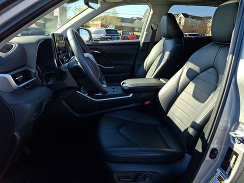 Used 2023 Toyota Highlander XLE image 18