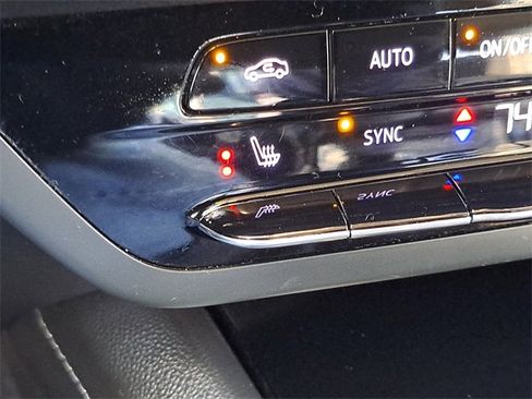 Used 2023 Buick Envision Essence image 25