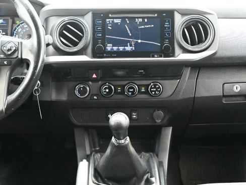 Used 2017 Toyota Tacoma TRD Off-Road w/ Tow Package AWD/4WD image 25