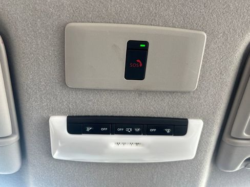 Used 2021 Nissan Kicks SR w/ SR Premium Package image 13