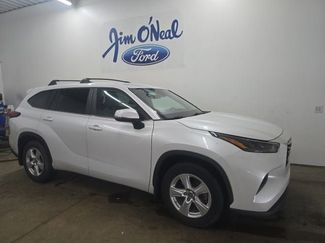 Used 2023 Toyota Highlander L FWD video 1