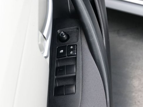 Used 2020 Toyota Corolla LE image 10