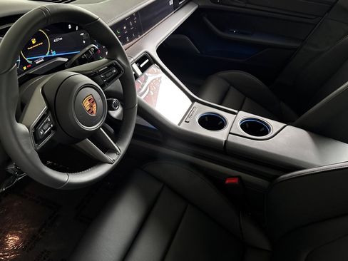 New 2025 Porsche Taycan GTS image 4