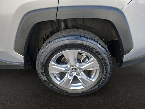 Used 2025 Toyota RAV4 XLE FWD image 46