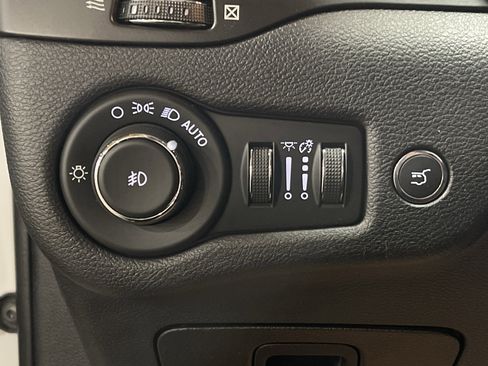 Used 2020 Jeep Cherokee Trailhawk w/ Comfort/Convenience Group image 21