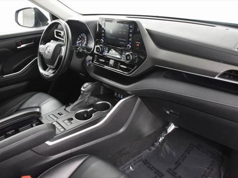 Certified 2022 Toyota Highlander XLE image 14