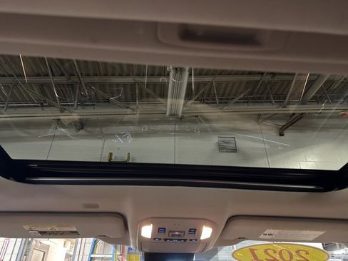 Used 2021 Toyota Highlander Limited image 24