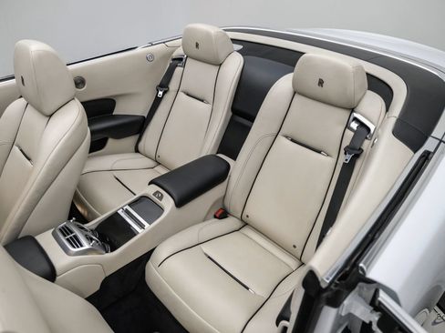 Used 2017 Rolls-Royce Dawn RWD image 95