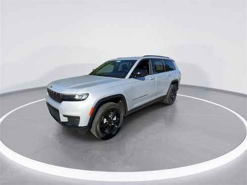 New 2025 Jeep Grand Cherokee L Altitude image 4