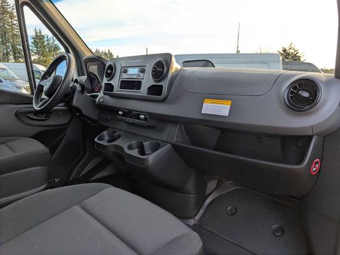 Used 2025 Mercedes-Benz Sprinter 2500 image 12