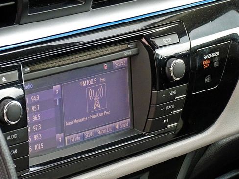 Used 2014 Toyota Corolla LE FWD image 24