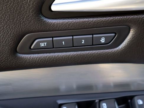 Used 2025 Cadillac XT4 Premium Luxury FWD image 22