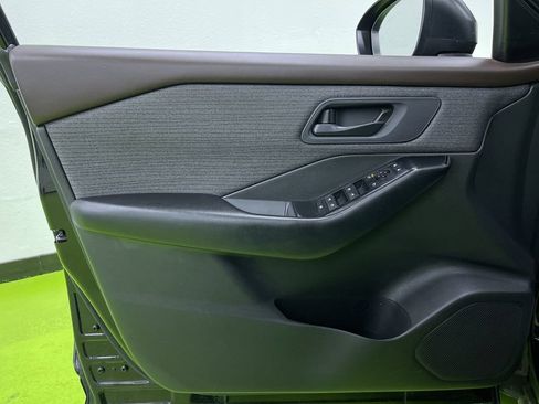 Used 2023 Nissan Rogue S image 16