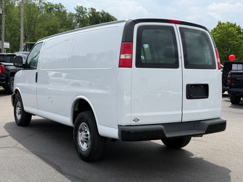 Used 2018 Chevrolet Express 2500 w/ Driver Convenience Package RWD image 6