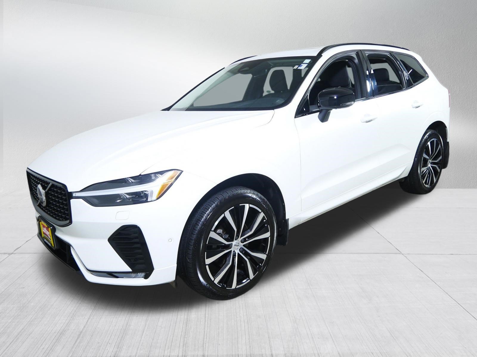 Used 2023 Volvo XC60 B5 Plus w/ Climate Package AWD/4WD image 3