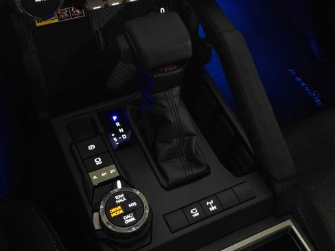 Certified 2025 Toyota 4Runner TRD Off-Road Premium image 28