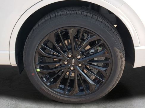 New 2026 Lincoln Corsair Reserve w/ Jet Appearance Package FWD image 9