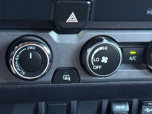 Used 2019 Toyota Tacoma TRD Off-Road AWD/4WD image 27