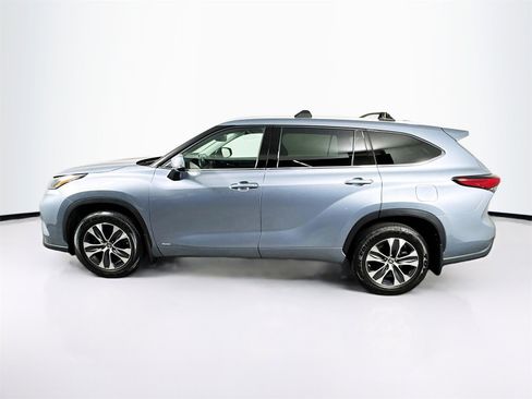 Certified 2022 Toyota Highlander XLE image 4