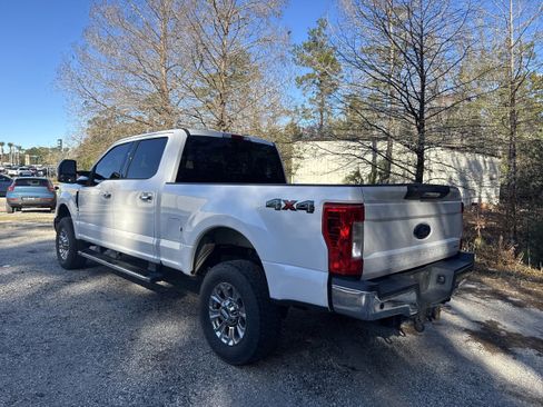 Used 2017 Ford F250 Lariat w/ Chrome Package image 4