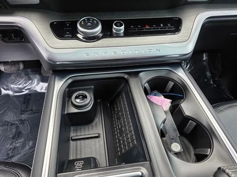Used 2025 Ford Expedition Max Platinum image 24