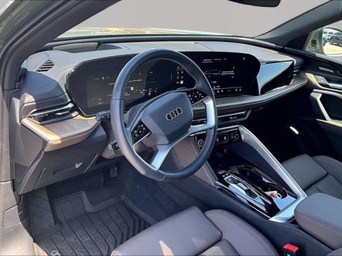 Used 2025 Audi Q5 Premium Plus w/ Premium Plus AWD/4WD image 13