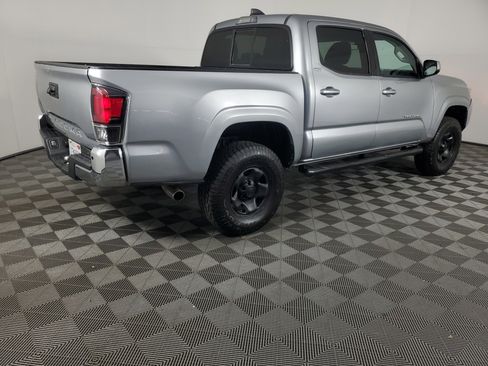 Used 2020 Toyota Tacoma SR5 RWD image 4