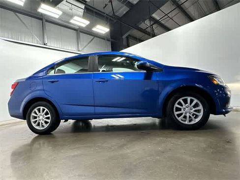 Used 2018 Chevrolet Sonic LT image 3