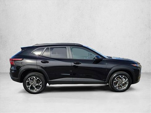Used 2025 Chevrolet Trax LT image 4