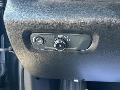 Used 2023 Chevrolet Traverse RS image 27