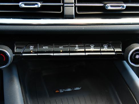 Used 2025 Chevrolet Equinox EV LT FWD image 32