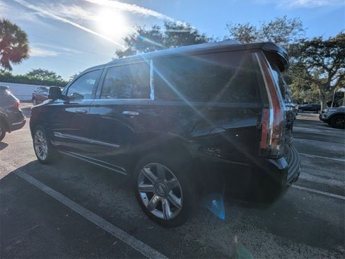 Used 2019 Cadillac Escalade Premium Luxury image 5