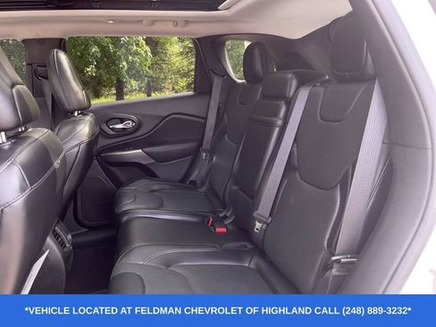 Used 2019 Jeep Cherokee Limited w/ Luxury Group AWD/4WD image 16