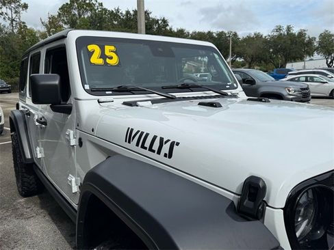 Used 2025 Jeep Wrangler Willys image 16