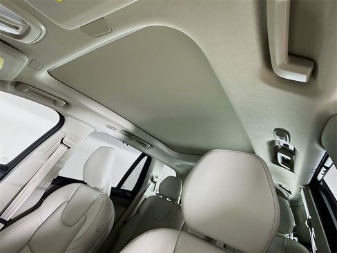 New 2026 Volvo XC90 T8 Ultra w/ Protection Package Premier image 23