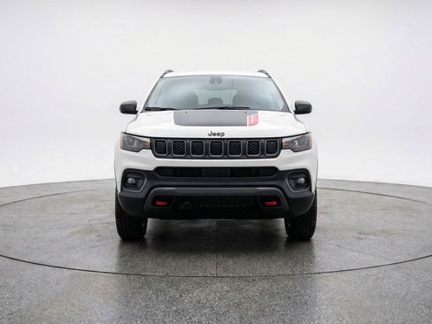Used 2025 Jeep Compass Trailhawk AWD/4WD image 1