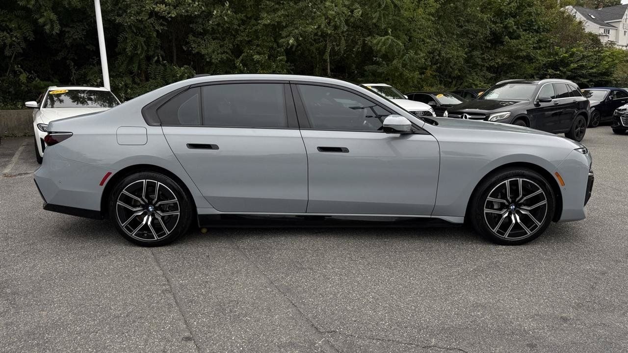 Used 2023 BMW i7 xDrive60 AWD/4WD image 18