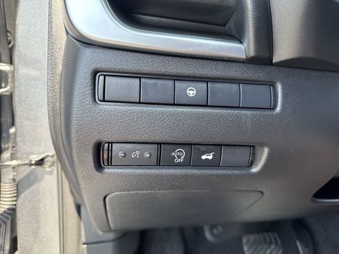Used 2025 Nissan Rogue SV FWD image 19