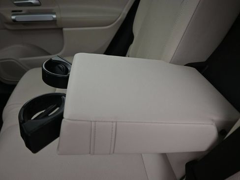 Used 2022 Mercedes-Benz GLB 250 4MATIC image 38